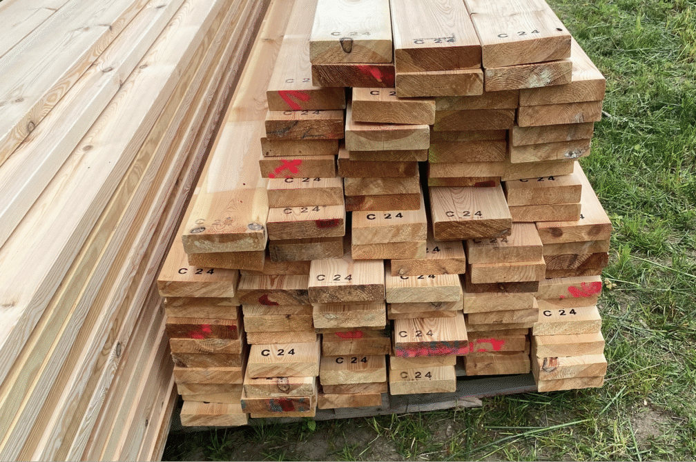 Materiały do budowy domy drewnianego.