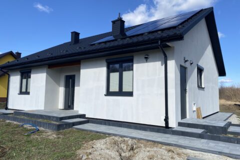 Dom drewniany z tarasem – Słoneczne Wzgórze